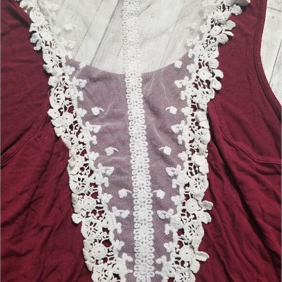 Nabee sleeveless blouse with sheer design - Picture 5 of 5